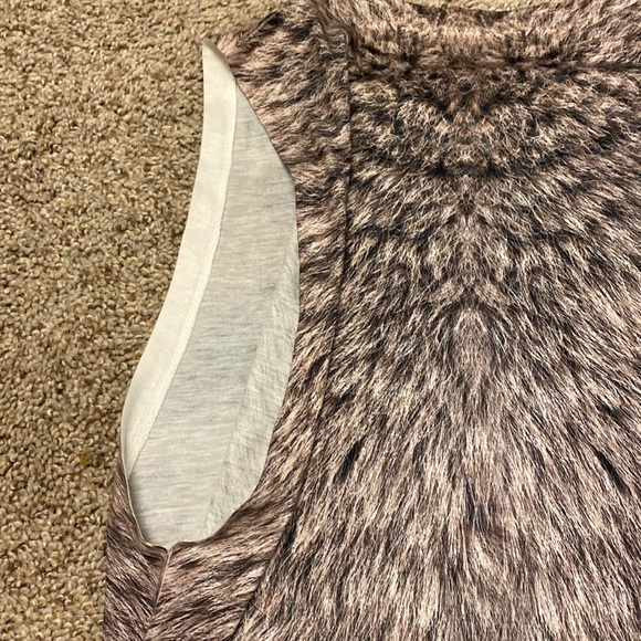 Cute Top! Wolf print - Picture 4 of 5